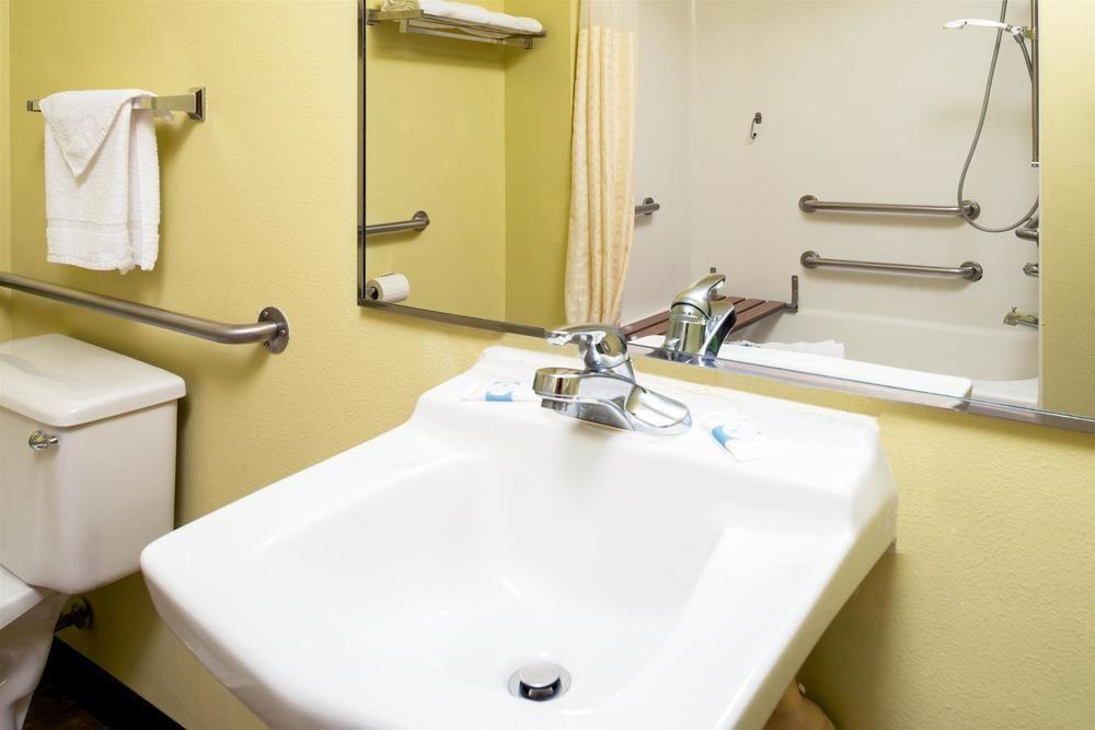 Howard Johnson By Wyndham Spokane Bagian luar foto