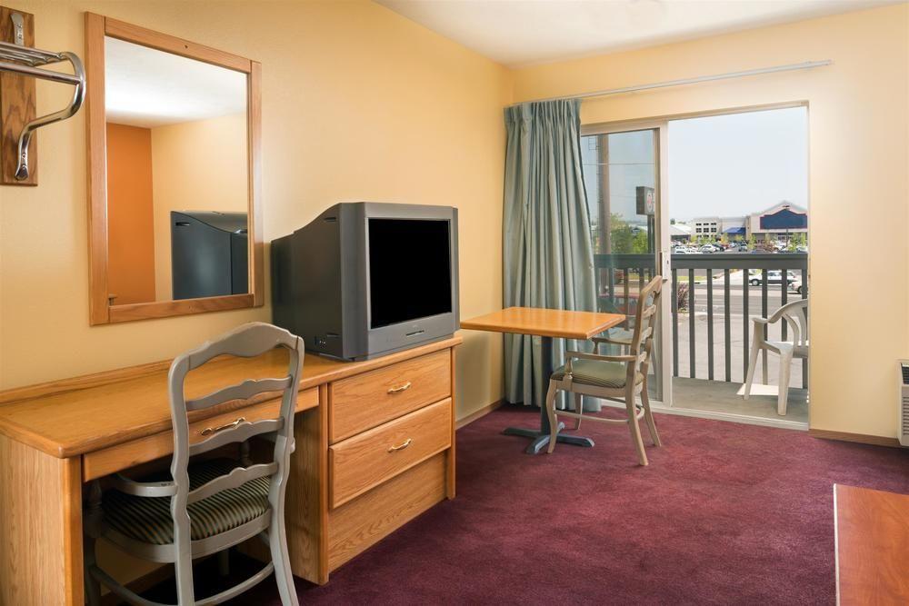 Howard Johnson By Wyndham Spokane Bagian luar foto