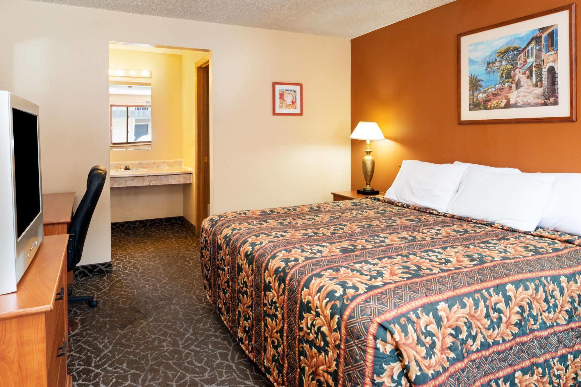 Howard Johnson By Wyndham Spokane Bagian luar foto